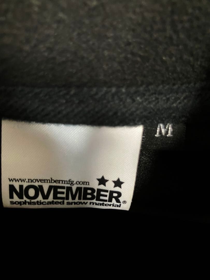 November（ノベンバー）スノボ　パーカ ブラック　超美品　パスケース入