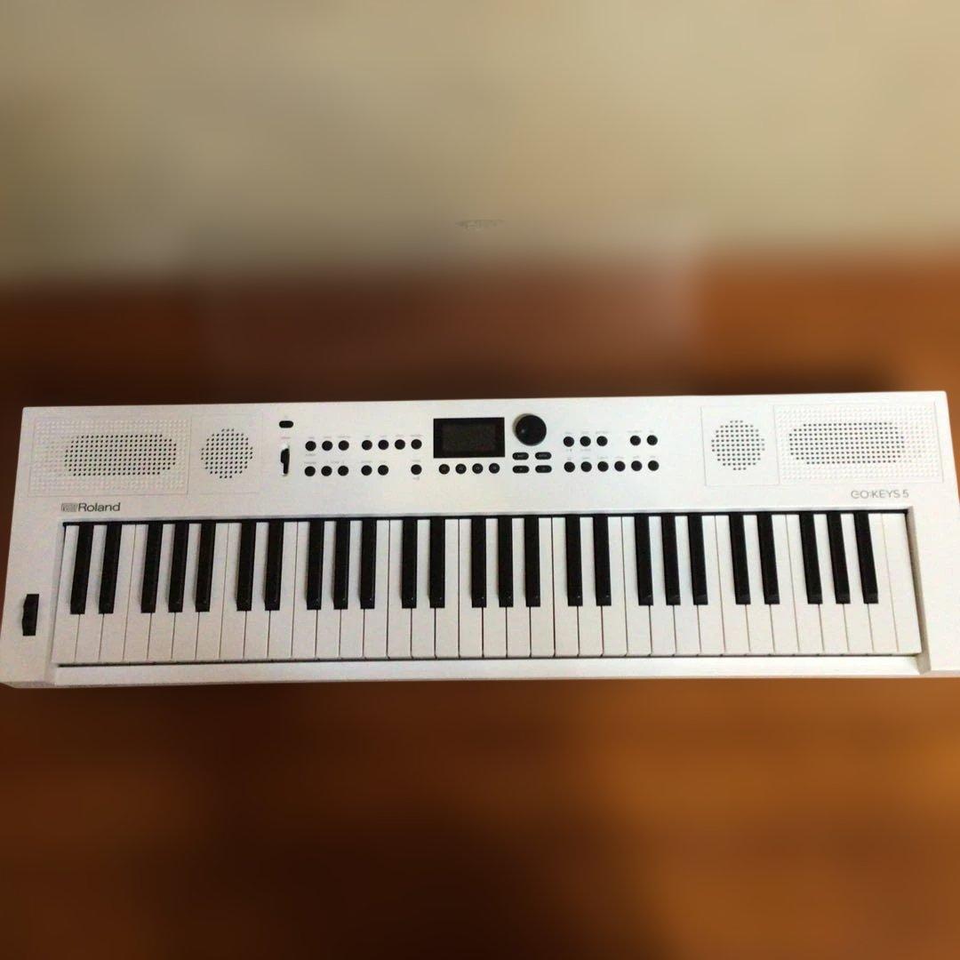 キーボードRoland GO:KEYS5 ホワイト(譜面台　べダル　ケース付き)